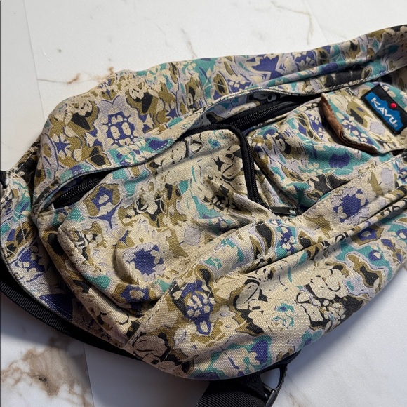 KAVU Cross Body Rope Bag Backpack All Over Print Hike Adventure Travel - Picture 4 of 12